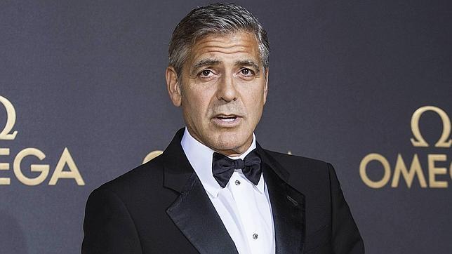 George Clooney sale en defensa de la madre de su novia