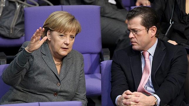 El exministro de Defensa alemán se marchó tras comprobarse que había plagiado su tesis