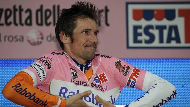 Menchov, descalificado de tres Tours por dopaje