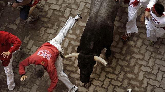 Sin heridos por asta en el encierro de los toros de Adolfo Martín