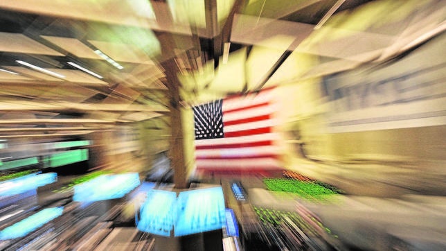 Imagen de la bandera estadounidense en la Bolsa de Nueva York