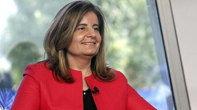 Fátima Bañez inaugura, en La Aguilera, un curso sobre nuevas tecnologías