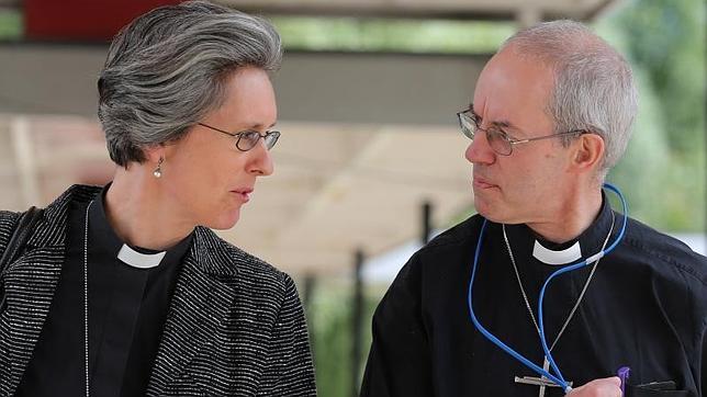 La Iglesia de Inglaterra vota a favor de la ordenación de mujeres obispo
