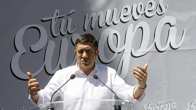 El secretario general de los socialistas vascos, Patxi López, durante su intervención en un acto público