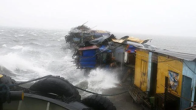 Ascienden a 54 los muertos por el tifón Rammasun en Filipinas