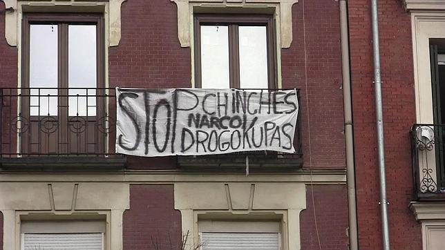 Acorralados entre las chinches y los ocupas narcotraficantes en Lavapiés