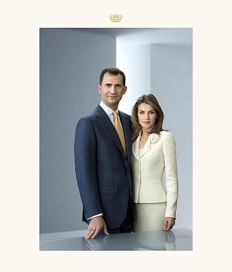 Patrimonio Nacional distribuye los retratos de los Reyes para los despachos y salones oficiales