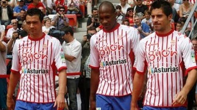 Presentación de las camisetas de la temporada