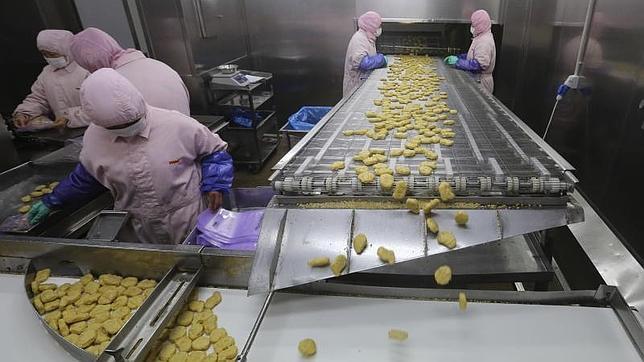 Cerrado un proveedor de McDonalds, KFC y Pizza Hut en China por vender carne podrida