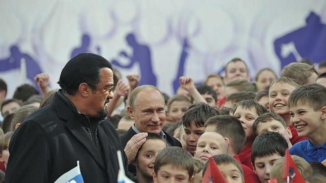Steven Seagal, expulsado de un festival de música en Estonia por su apoyo a Putin