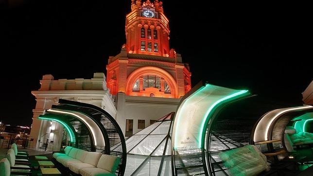 Un lugar único para disfrutar de una copa bajo el reloj del Palacio
