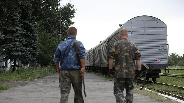 Los cadáveres del MH17 viajan en tren hacia Holanda tras cuatro días en «tierra de nadie»