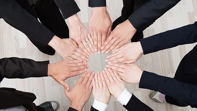 Las relaciones sociales proporcinonan apoyo y gratificación