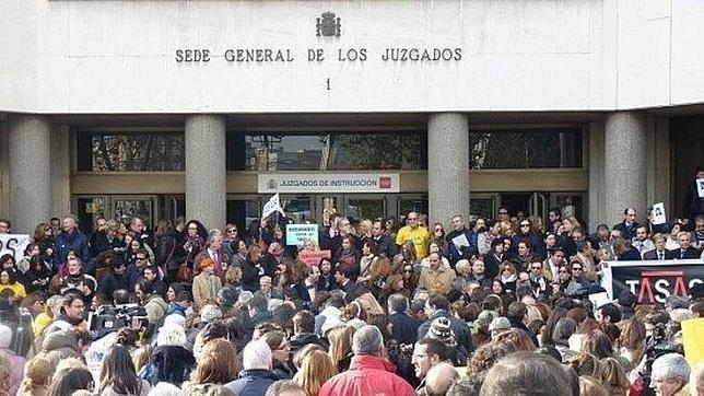 Marea de togas por una justicia gratuita