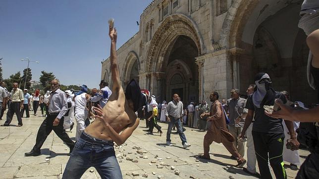 Israel y Hamás se dan doce horas de tregua humanitaria en Gaza