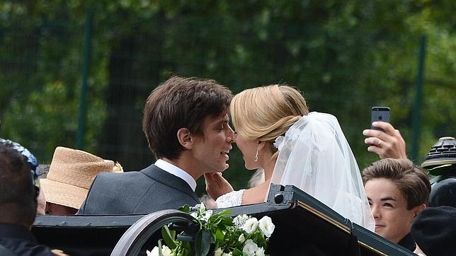 El hijo de una de las «trillizas de oro» se casa con la nieta del magnate Robert de Balkany