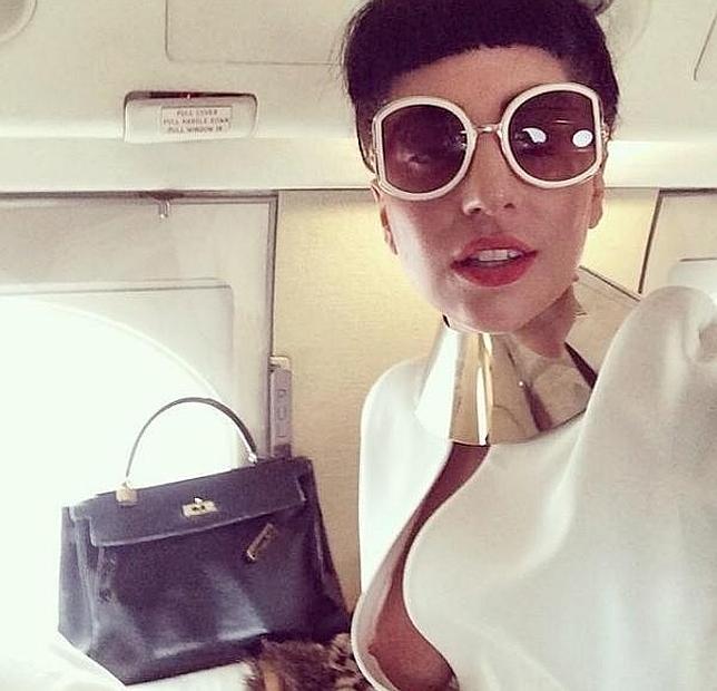 Lady Gaga muestra un pezón en Instagram