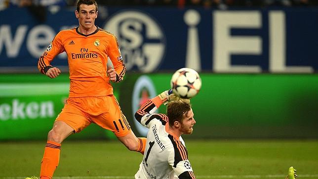 Gareth Bale, anotando frente al Schalke