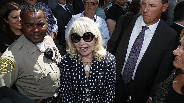 El juez autoriza a Shelly Sterling a vender los Clippers a Steve Ballmer