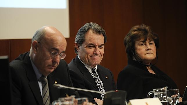 Mas, acompañado por el conseller de Salud, Boi Ruiz