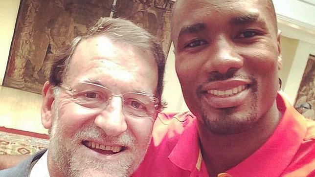 Rajoy e Ibaka, un «selfie» presidencial