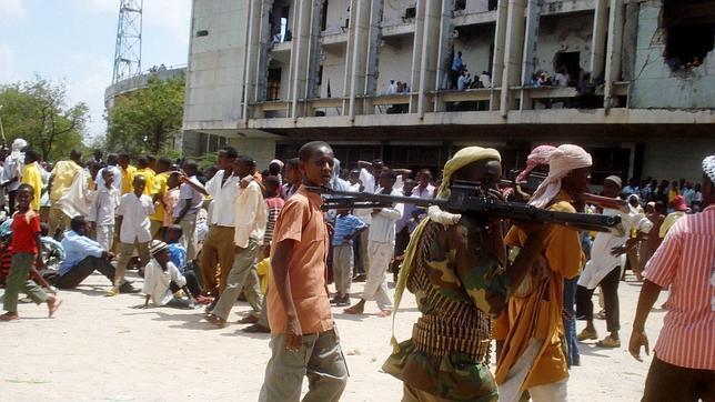 La milicia de Al Shabab amenaza con derribar aviones en Somalia