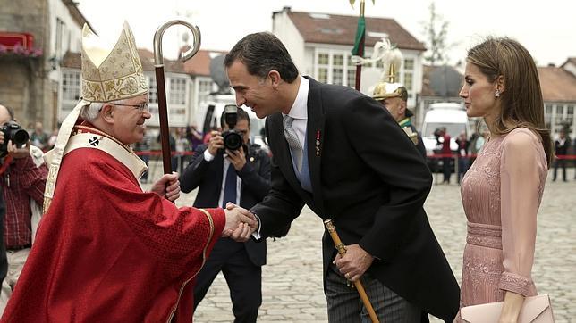 El arzobispo pide, como el Rey, «convivencia solidaria» en España