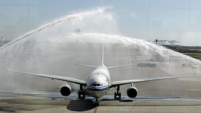 Una asociación anima a denunciar a las compañías aéreas que no usan el catalán