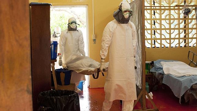 El Ébola avanza «sin control» en África