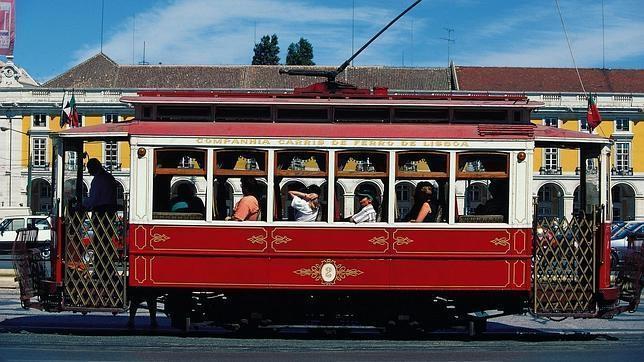 El tranvía de la línea 28 es el que más frecuentan los turistas de Lisboa