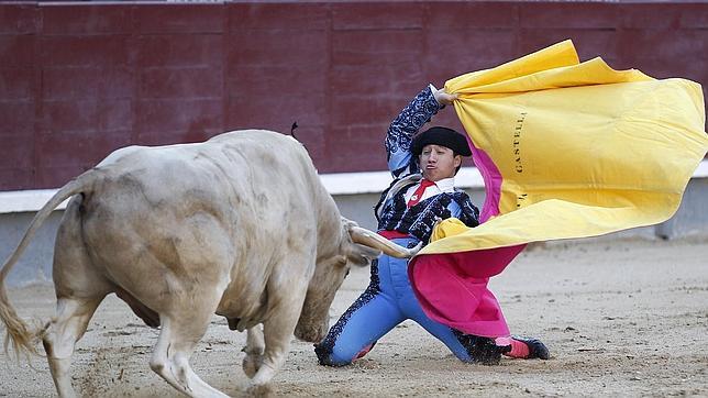 La entrega de César Valencia se gana una vuelta al ruedo en Las Ventas