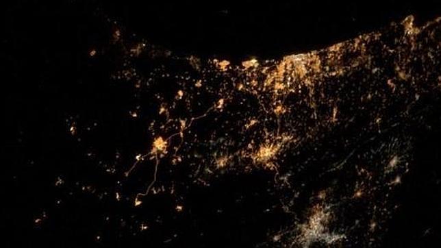 Bombas sobre Palestina e Israel vistas desde la Estación Espacial Internacional