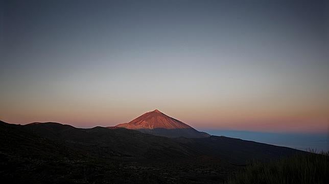 La sombra del Teide se alineará este domingo con la «SuperLuna»