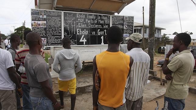 Más de 40.000 personas piden a Exteriores la evacuación de los españoles aislados por Ébola