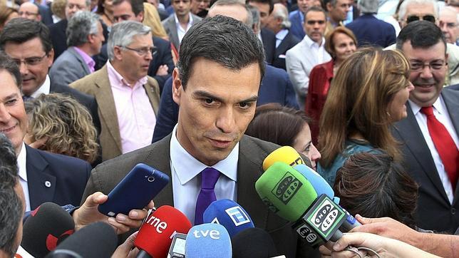 Sánchez pide al Gobierno una ayuda para los parados de larga duración con hijos