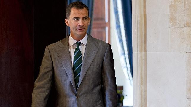 Felipe VI y Rajoy hablarán de política, economía y el ébola en su reunión de Marivent