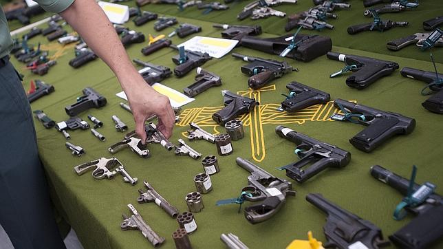 Más de tres millones y medio de armas de fuego están en manos particulares en España