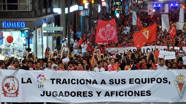 Murcia y Racing, entre la salvación y el descenso