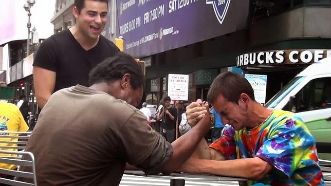 La increíble lección de solidaridad de un indigente de Nueva York