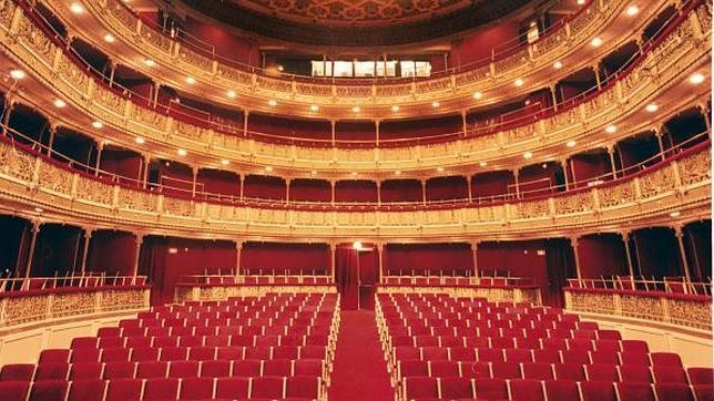 El Teatro María Guerrero fue una de las localizaciones donde se rodó «Tacones lejanos»