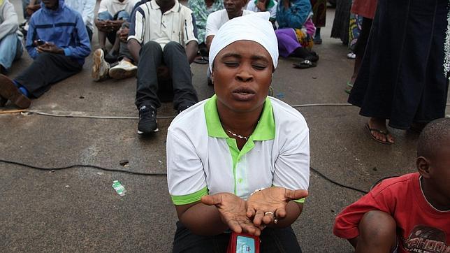 Las autoridades estadounidenses permiten el posible uso de un tratamiento contra el ébola en humanos