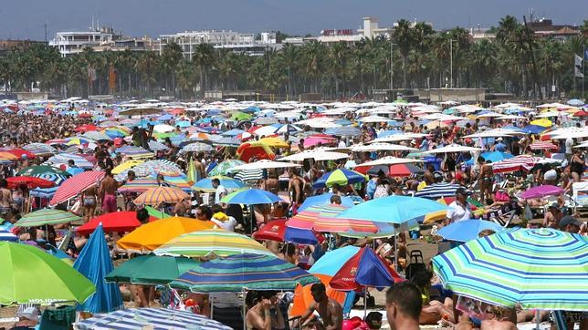 La contratación de seguros de viaje aumenta un 31% hasta junio