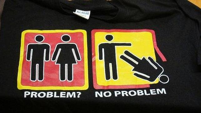 Denuncian que una discoteca de Mallorca regala camisetas que hacen apología de la violencia de género
