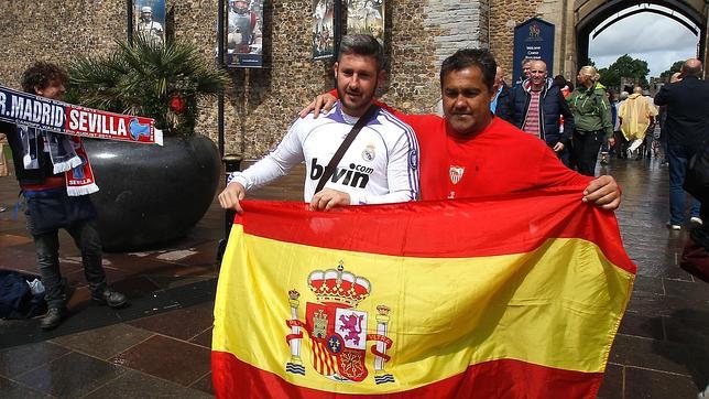 Los madridistas son amigos, los sevillistas vienen con la familia