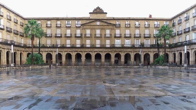 La Plaza Nueva es uno de los epicentros de la vida bilbaina