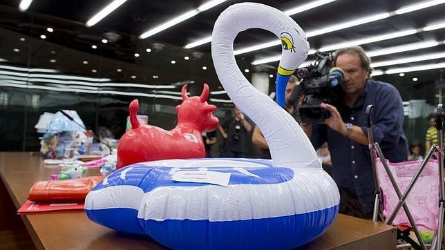 El flotador en forma de cisne puede provocar ahogamiento