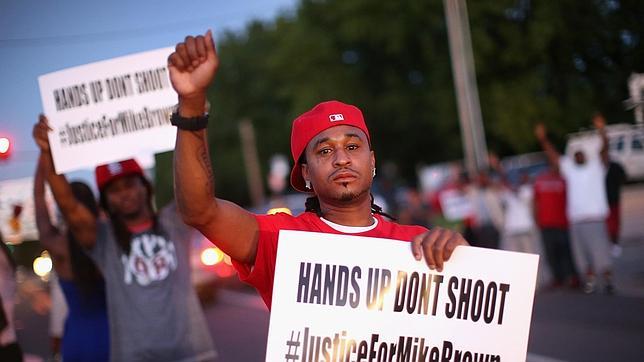 Tensa calma en Misuri tras la muerte del joven afroamericano Michael Brown