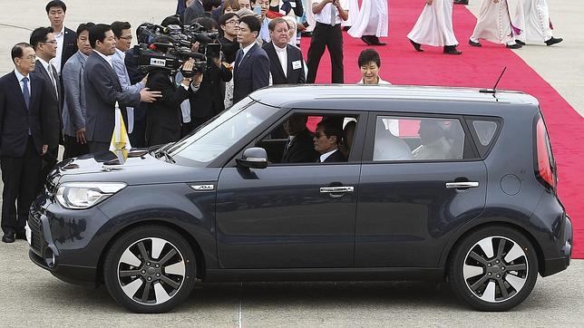 El Papa elige un pequeño utilitario para sus traslados en Seúl