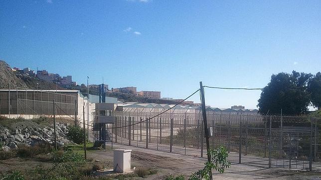 Los saltos son para el verano: de la llegada masiva de «cayucos» a las 48 horas de apagón
