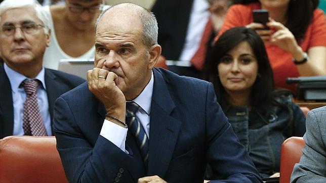 El expresidente de la Junta, Manuel Chaves, durante la reunión del grupo parlamentario socialista